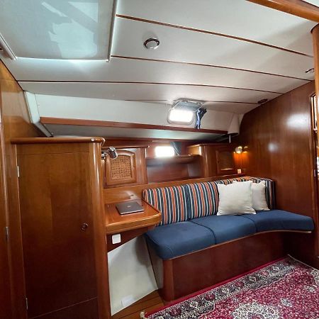 Отель Beautiful And Comfortable Sailboat With Secure Parking Available Барселона Экстерьер фото