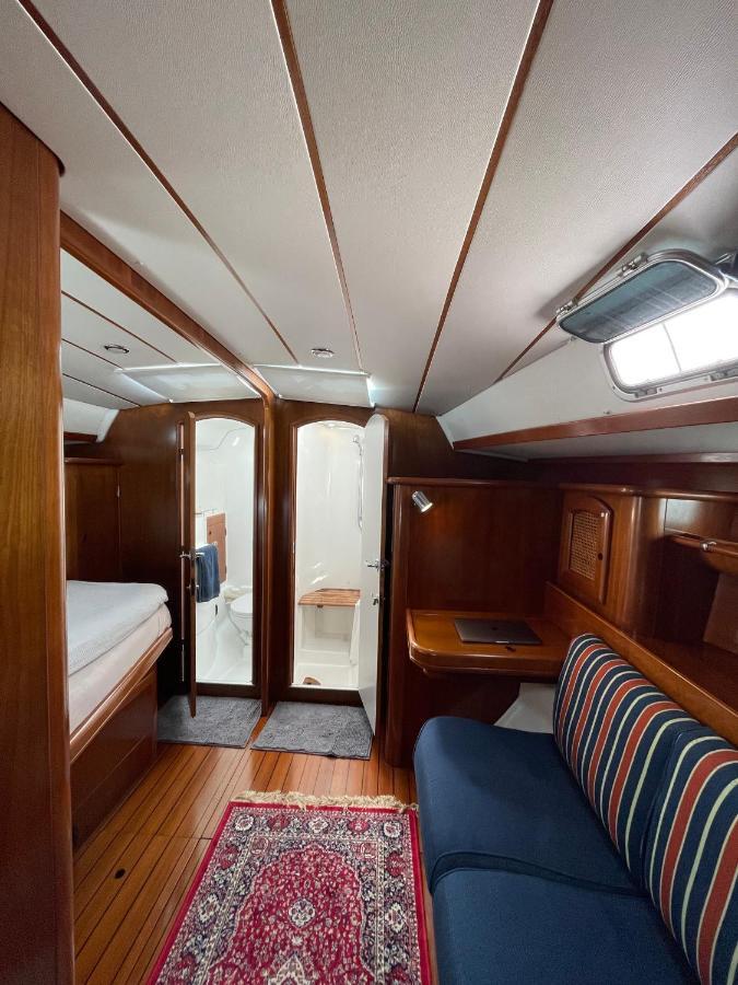 Отель Beautiful And Comfortable Sailboat With Secure Parking Available Барселона Экстерьер фото